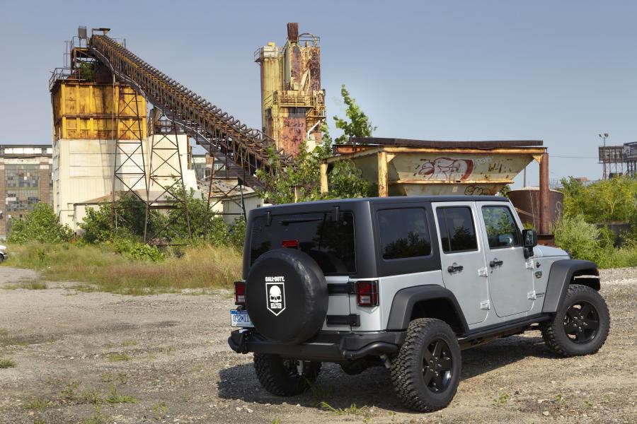  Jeep Wrangler Call of Duty MW3 Special Edition 2011 года  (фото 5 из 33)